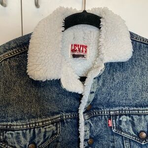 Classic 90’s kids Levi’s Sherpa jean jacket with snaps. Great used condition